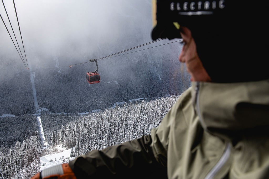 Whistler Blackcomb_Cable Car View_Woman_(c): Whistler Blackcomb