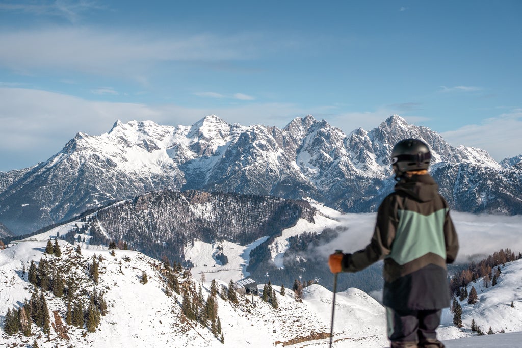 Saalbach_Skier Overlooking Pillerseetal Valley_(c):  Sebastian Astl