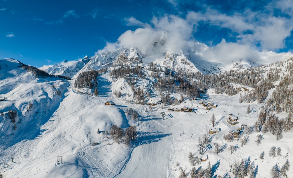 Courmayeur_Mont Blanc Funivie Slopes_(c): Lorenzo Belfrond