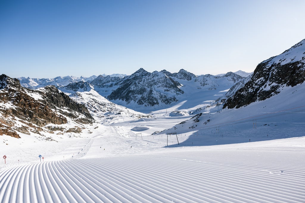 Pitztaler Gletscher_Groomed Slope_(c): TVB Pitztal / Severin Wegener