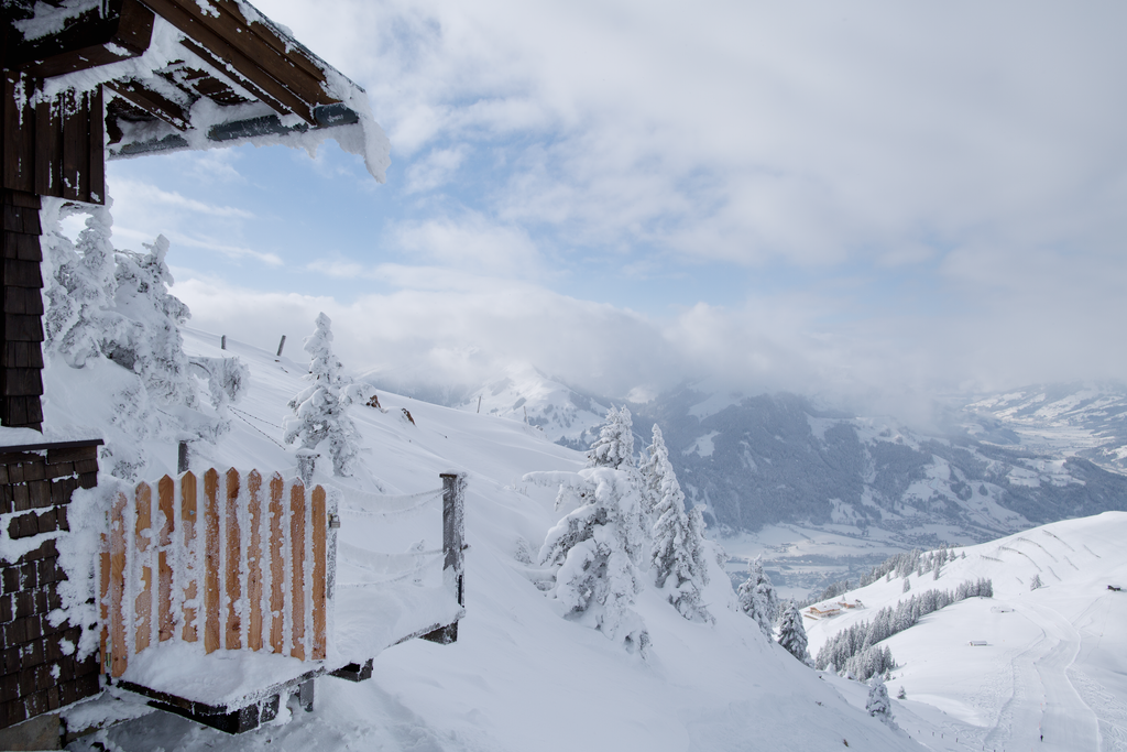 Kitzbühel_Snowy Mountain Cabin View_(c):  Tirol Werbung_Rathmayr Michael