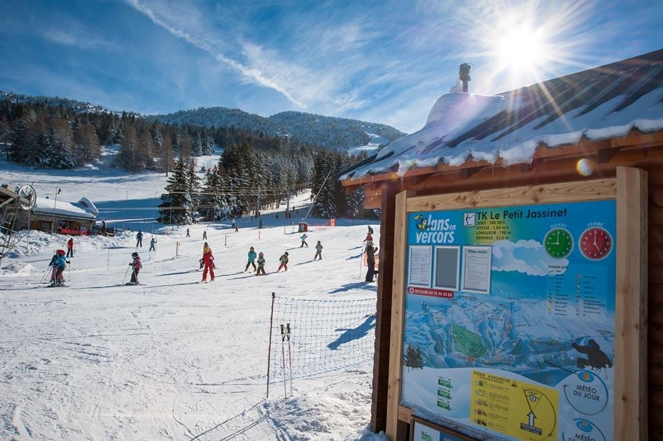 Apprentissage du ski sur l'espace débutants de Lans en Vercors