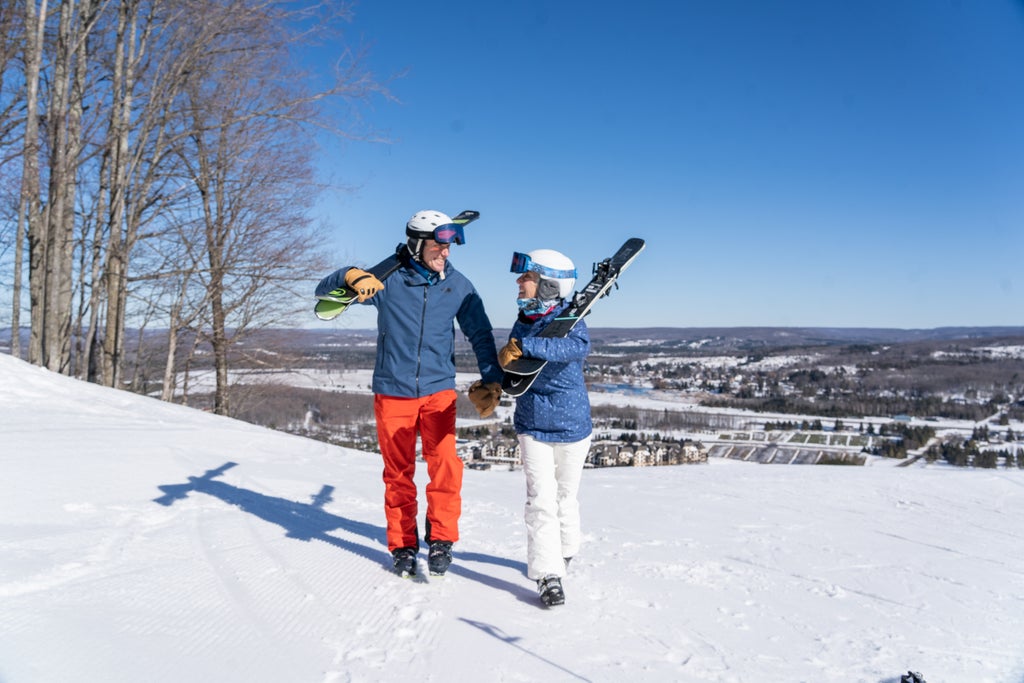 bluebird-skiers-holding-hands-smiling