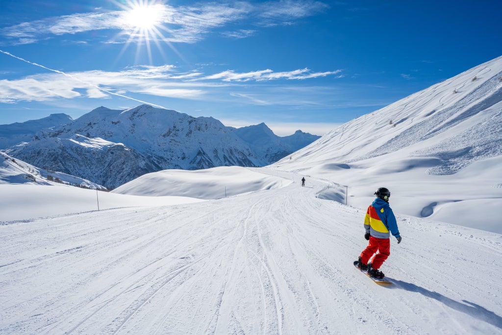 Orcières Merlette_Snowboarder On Piste_(c): Gilles Baron