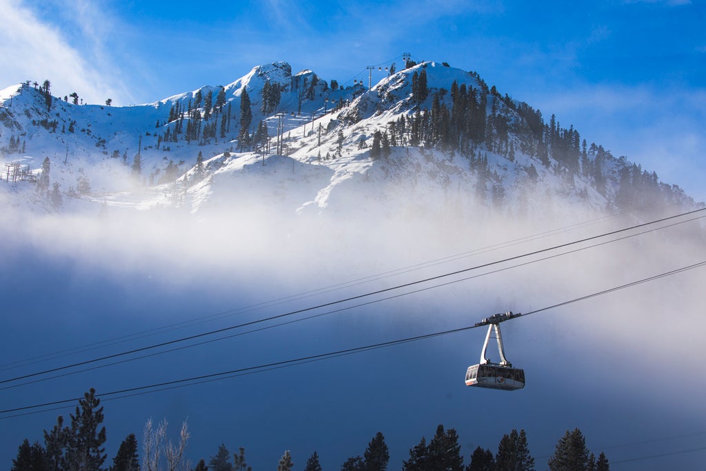 Palisades Tahoe_Misty Gondola_(c): Ryan Salm Photography