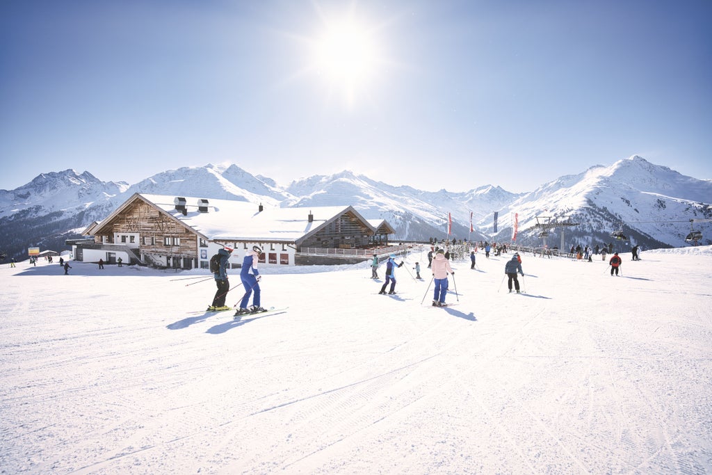 St Anton am Arlberg_Restaurant Base Area_(c): TVB St. Anton am Arlberg / Patrick Bätz