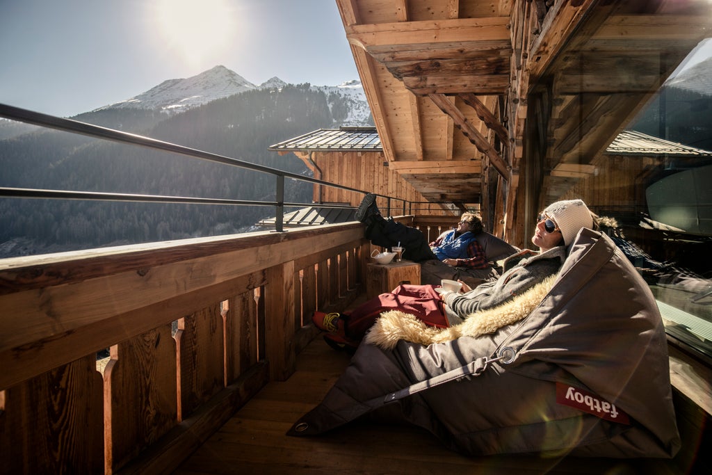 St. Anton am Arlberg_Alpine Sun Terrace Relaxation_(c): Arlberg Marketing GmbH / Christoph Schoech