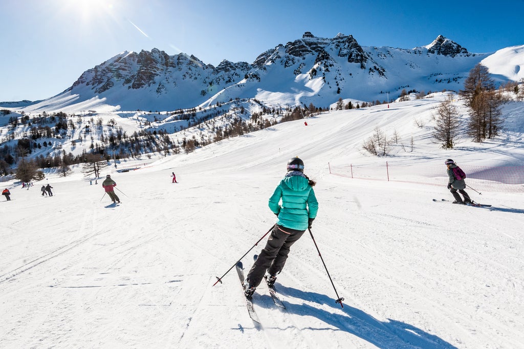 Vars_Skiers on Groomed Slope_(c): Remi Morel