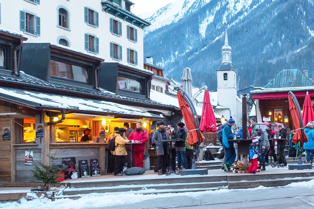 Chamonix_Apres-ski Happy Hour_(c): Shutterstock