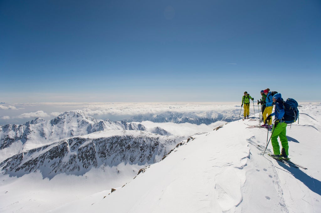 Ski touring group on top of Weisskugel 3736m_Val Senales_Credit: Thomas Gruner