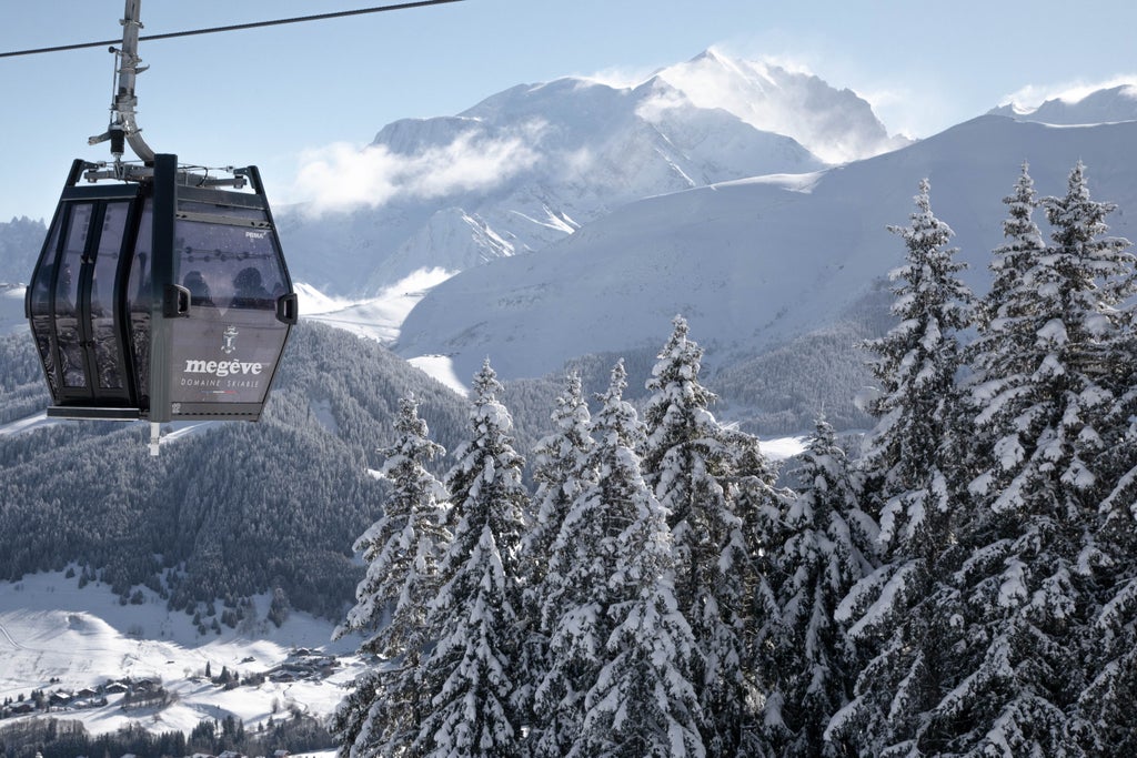 Megeve_Rochebrune Gondola Ride_(c): Antoine Barbot - Commune de Megeve