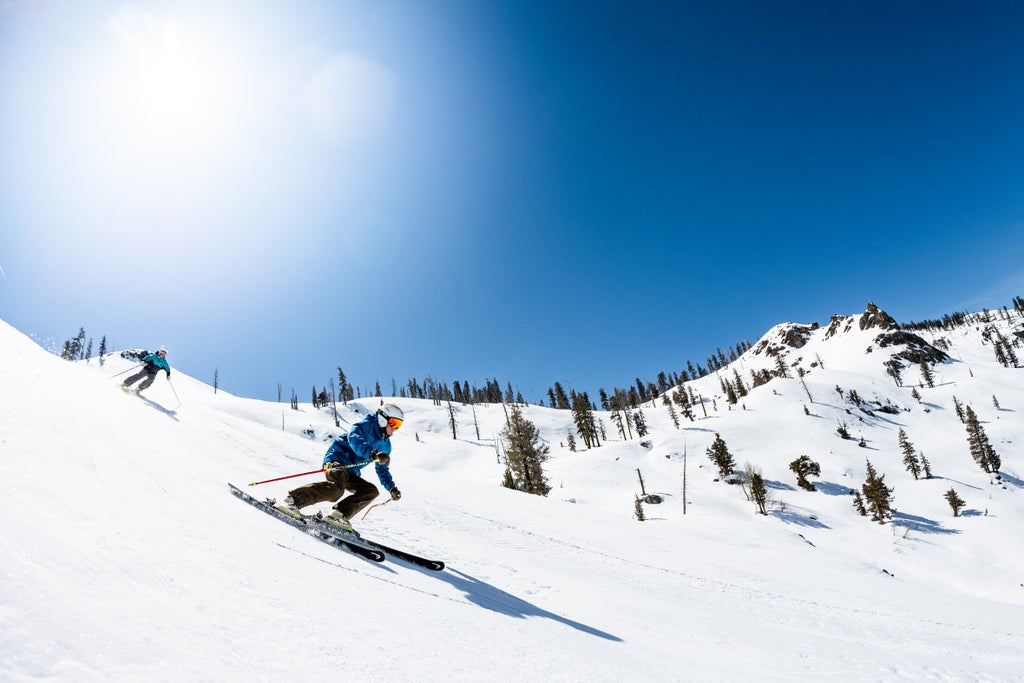 Bear Valley_Bluebird_Ski Carve_(c): Bear Valley Mountain Resort