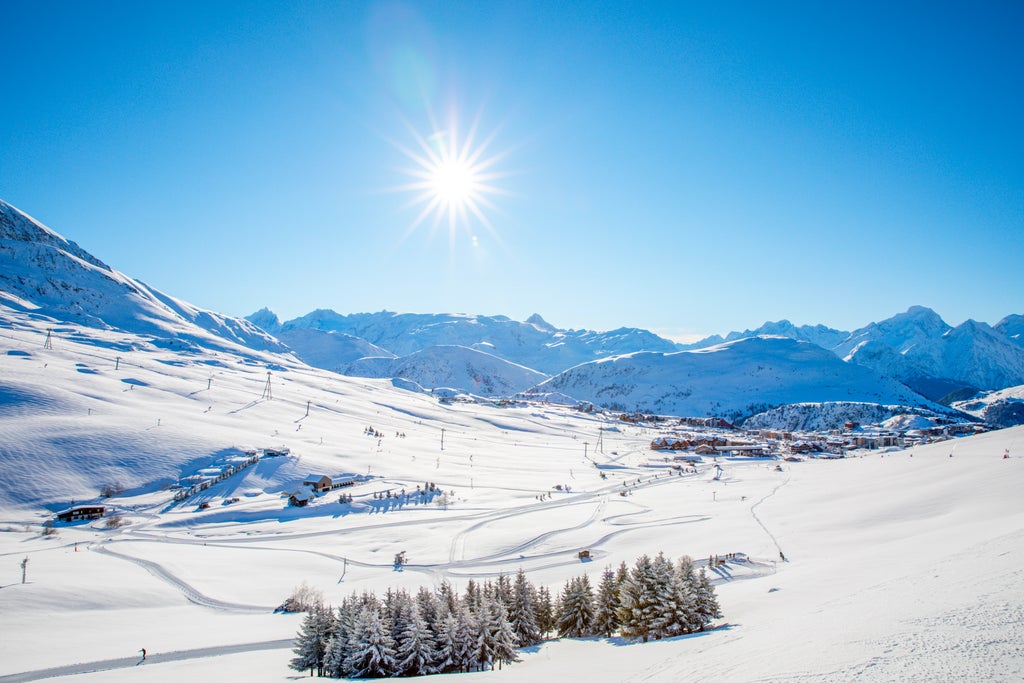 Alpe d Huez_Winter Ski Domain Sunlit_(c): Benjamin Valette