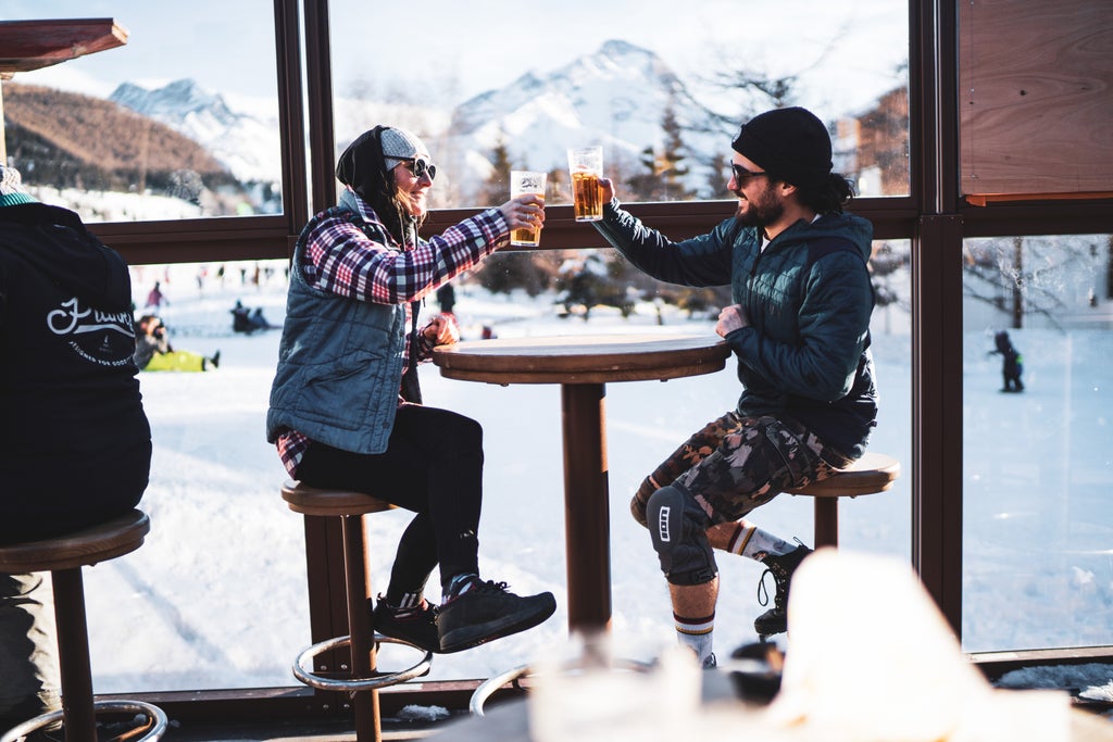 Les 2 Alpes_Drinks with a view_(c): Luka Leroy / Les 2 Alpes