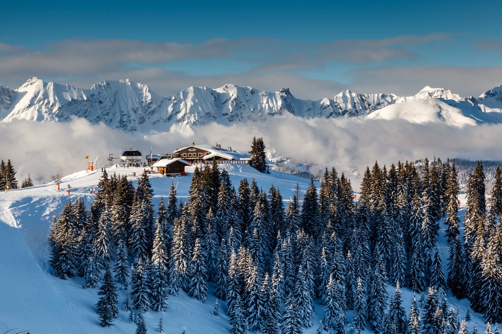 Megeve_LAlpette Ski Restaurant Snowy Peak_(c): Shutterstock