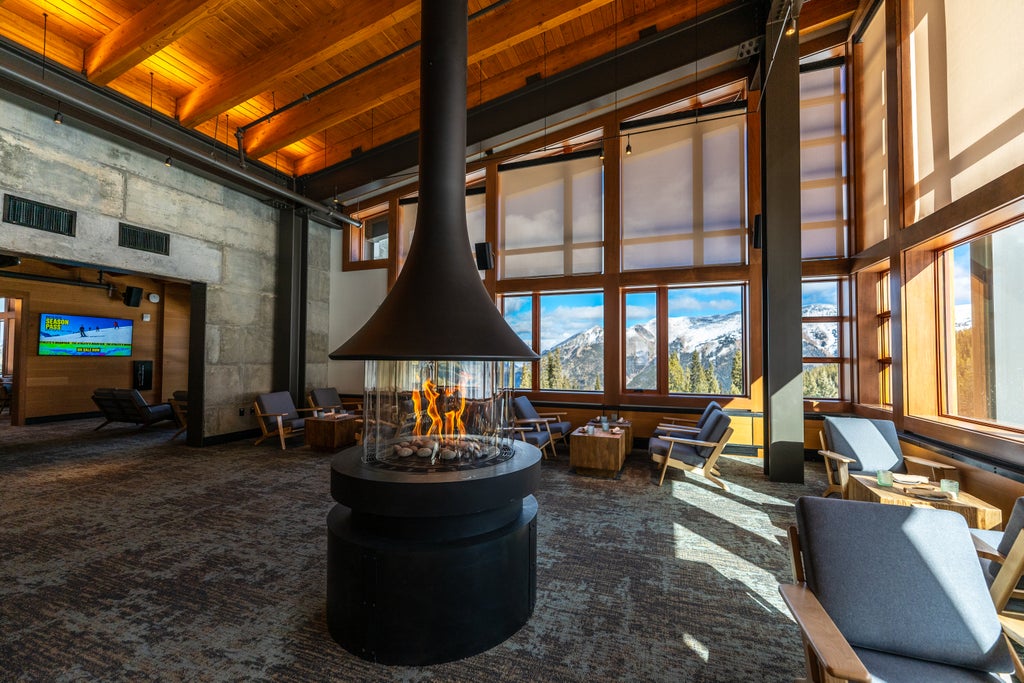 Copper Mountain _Aerie_Fireplace_(c): Copper Mountain Resort