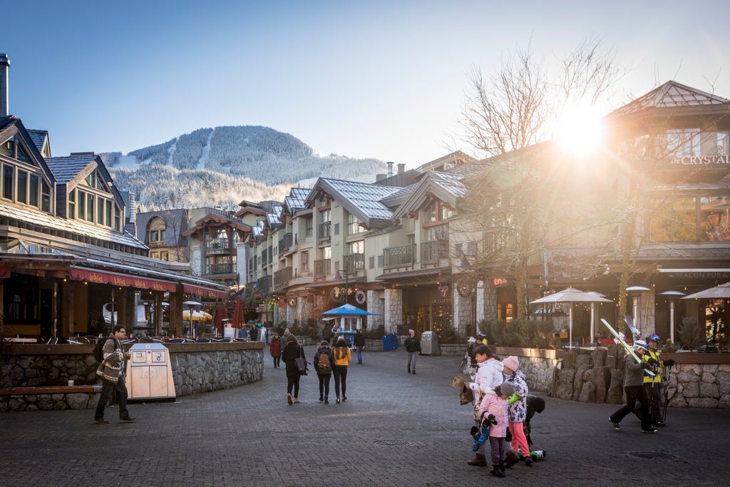Whistler Blackcomb_Whistler Village Sunset Stroll_(c): Whistler Blackcomb