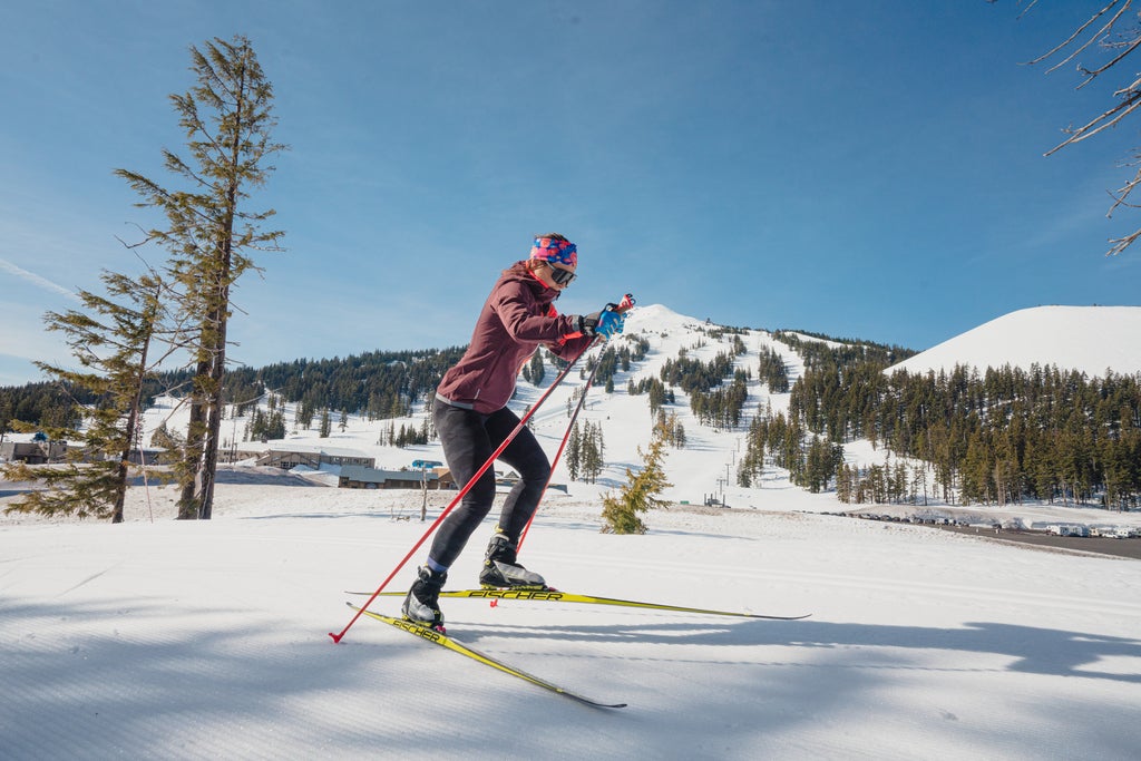 Mt. Bachelor_Cross Country Skiing_Woman_(c): Mt. Bachelor