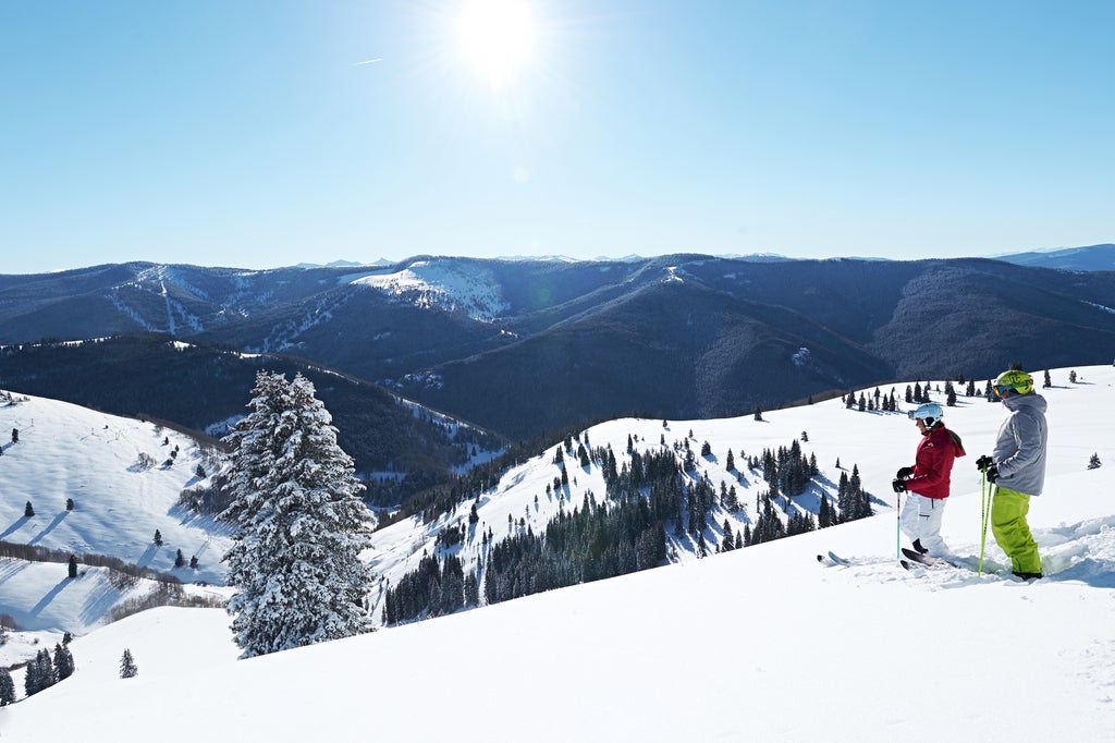 Vail_Fresh Snow Skiers_(c): Vail Resorts / Jack Affleck