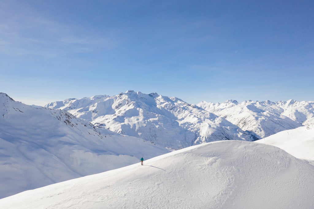 Blick Richtung Gemsstock Schneehüenerstock Oberalppass