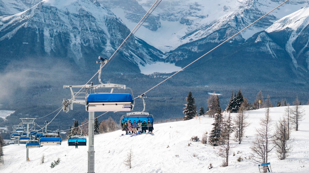 Lake Louise_Chairlift Landscape_(c): SkiBig3 / Sam Hamilton
