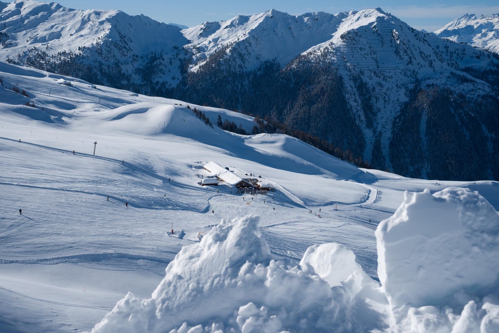 Veysonnaz_Les Chottes Mountain Restaurant View_(c): Aline Fournier