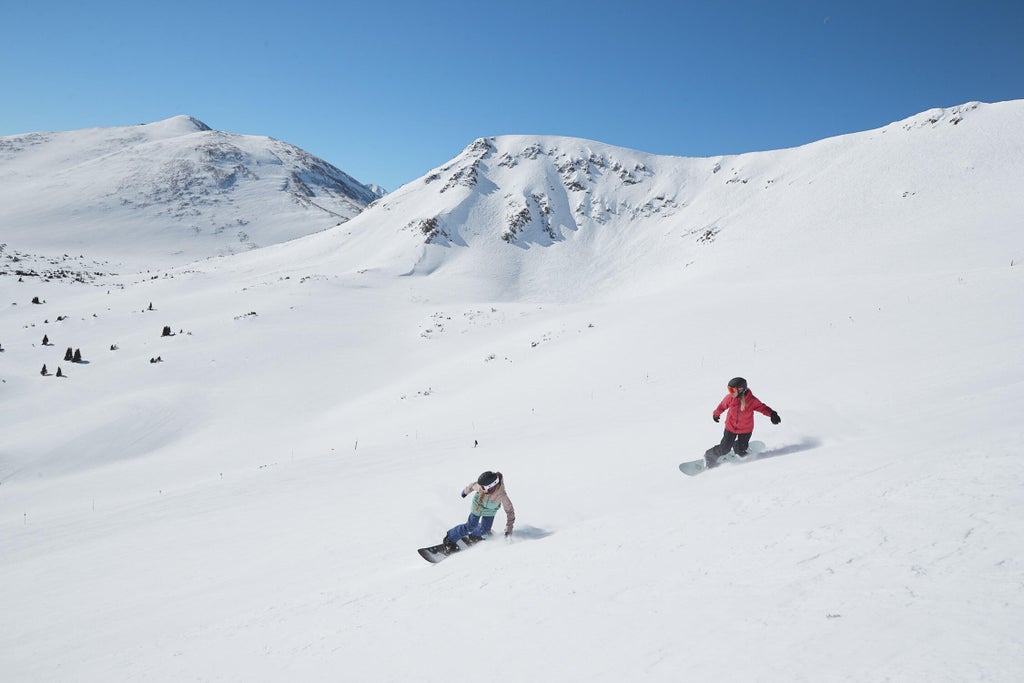 Breckenridge_Snowboarders_Peaks_(c): Vail Resorts | Photo by Andrew Maguire