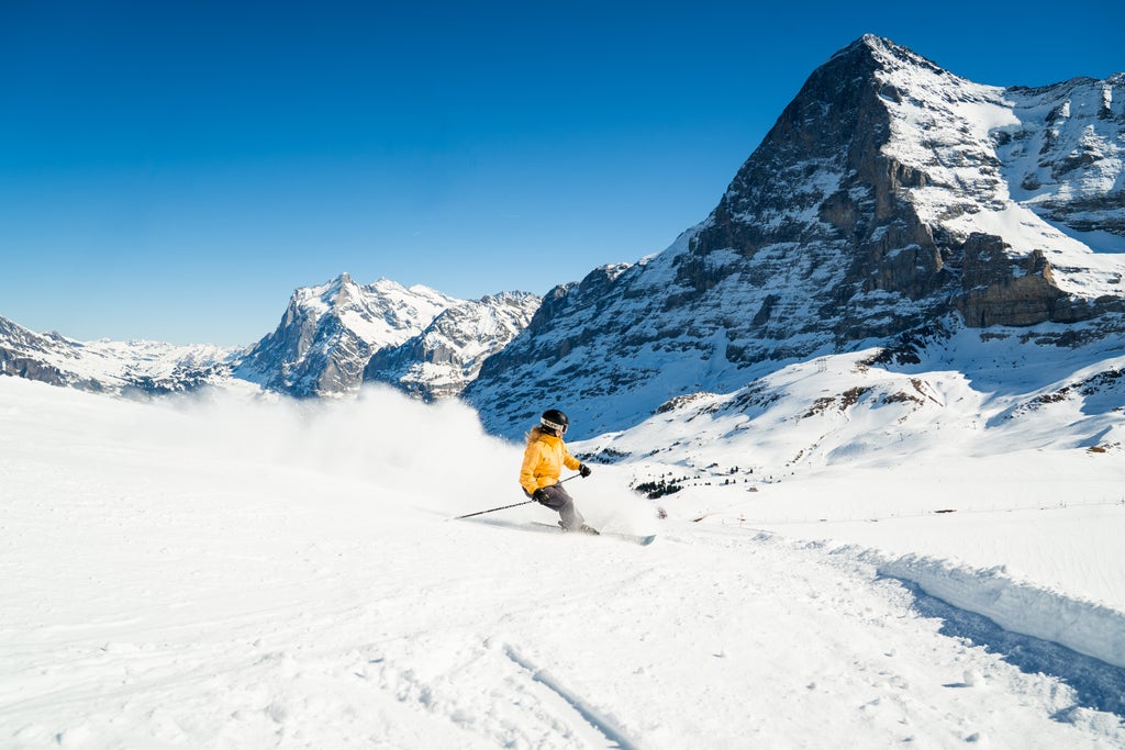 Grindelwald - Wengen_Sunny Day Skiing_(c): Jungfrau Region Tourismus AG
