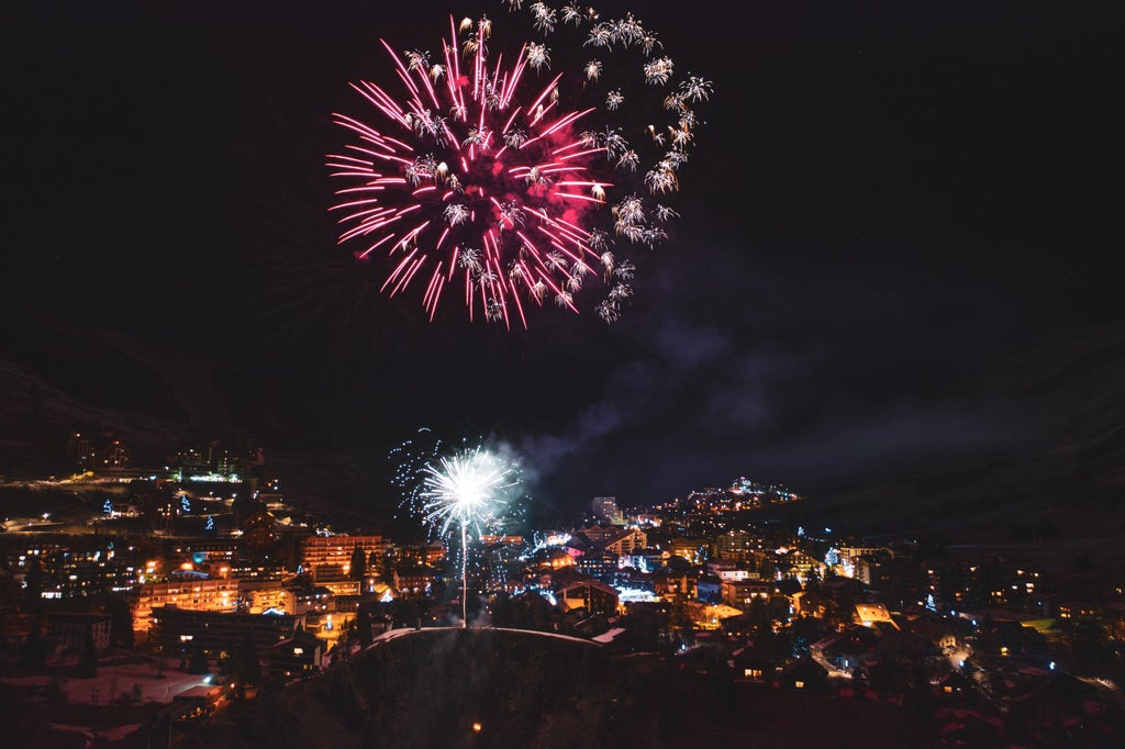 Les 2 Alpes_Fireworks Show_(c): Luka Leroy / Les 2 Alpes