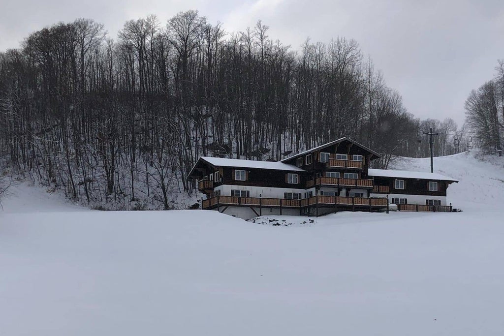 Whitecap Mountain - Lodge