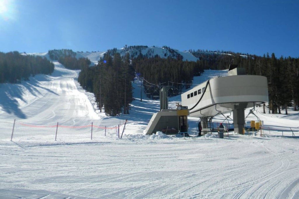 June Mountain - Lift boarding area