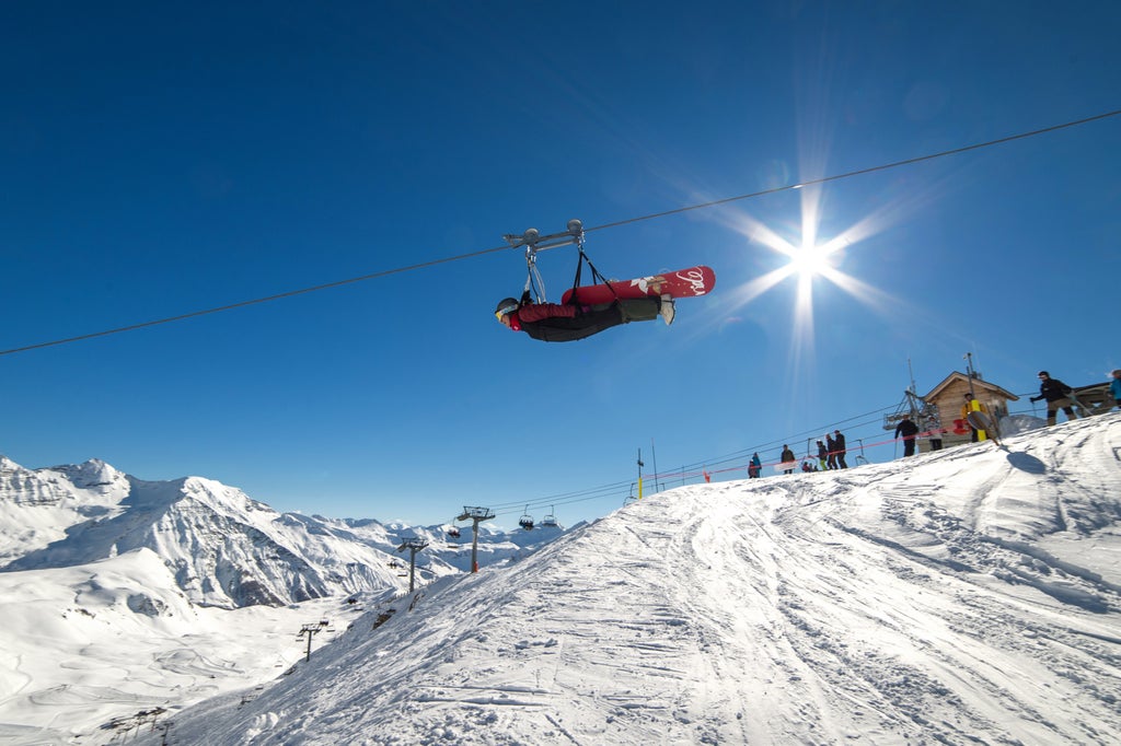 Orcieres Merlette_Roll’air Zip Line Snowboarder_(c): Gilles Baron