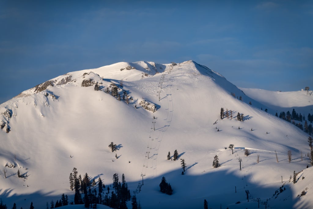 Palisades Tahoe_Mountain Top_(c): Kate Abraham / ElevatedIMG Inc
