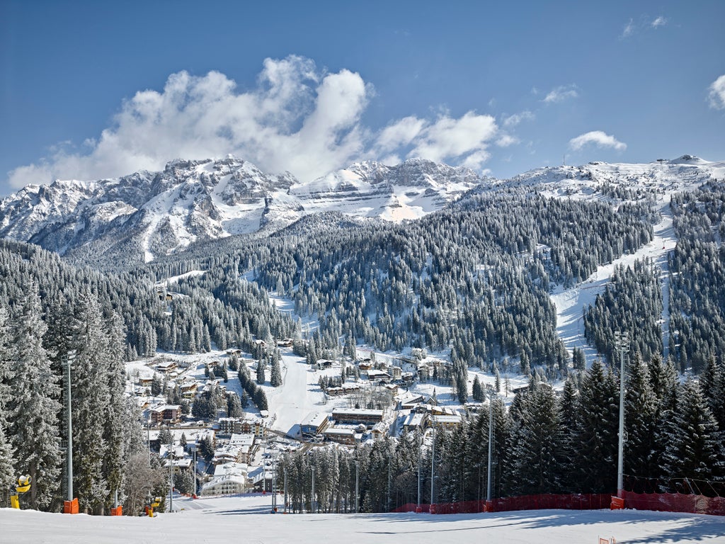Madonna di Campiglio_Snow-Covered Ski Resort_(c): Carlo Baroni