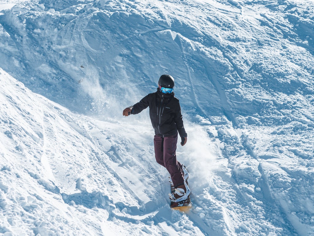 Boreal Mountain Resort_Snowboarder Steep Terrain_(c): Boreal Mountain Resort