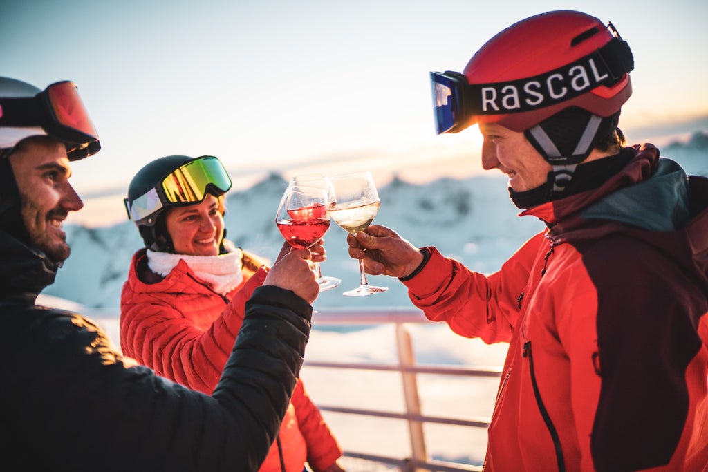 Les 2 Alpes_Apres Ski Sunset Drinks_(c) Luka Leroy / Les 2 Alpes