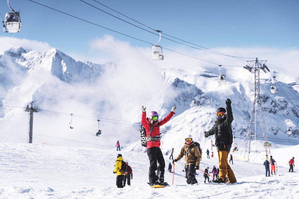 Les 2 Alpes_Snowboarder Group Photo_(c): Luka Leroy / Les 2 Alpes