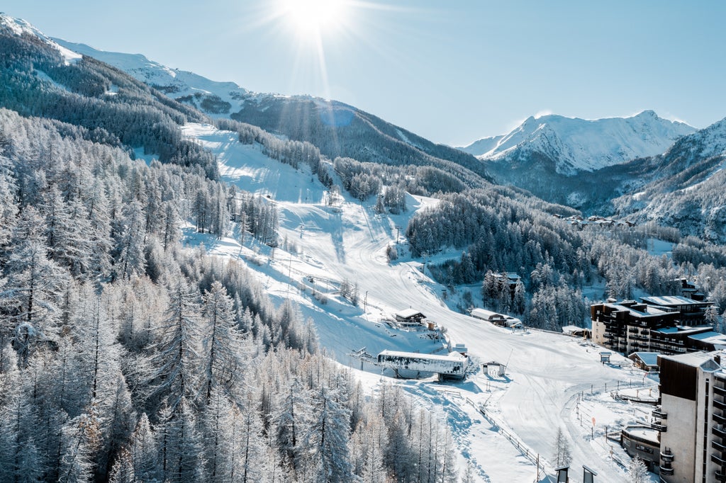 Les Orres_Sunny Alpine Resort View_(c): Willy Camus