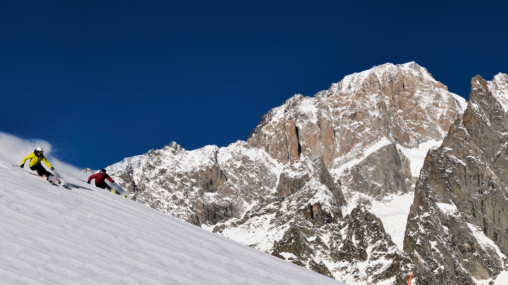 Courmayeur_Skiers Carving in Sync_(c): Marco Varoli