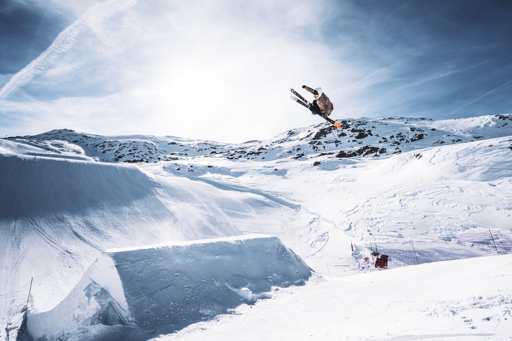 Les 2 Alpes_Skier Aerial Stunt_(c): Luka Leroy / Les 2 Alpes