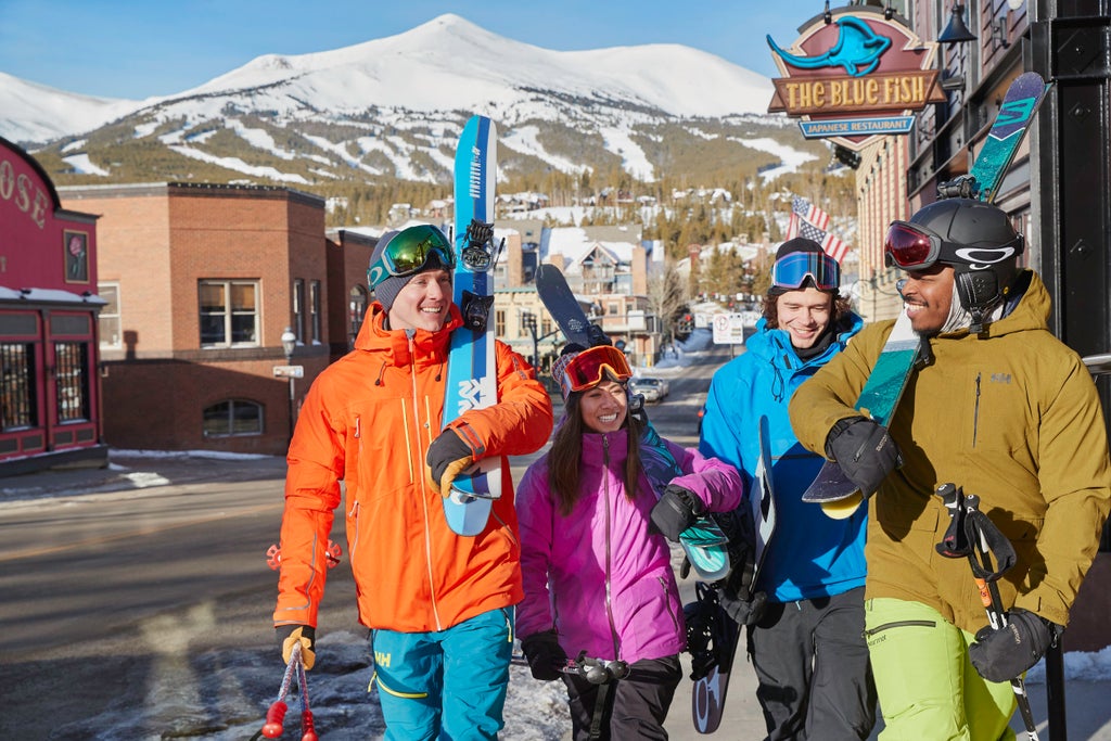 Breckenridge_Resort_Exploration_Friends_(c): Vail Resorts -- All rights reserved.