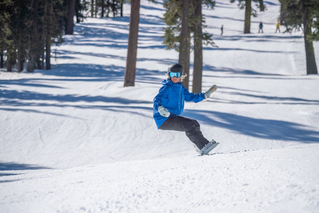 Northstar California_Snowboard Carve_(c): Chris Bartkowski