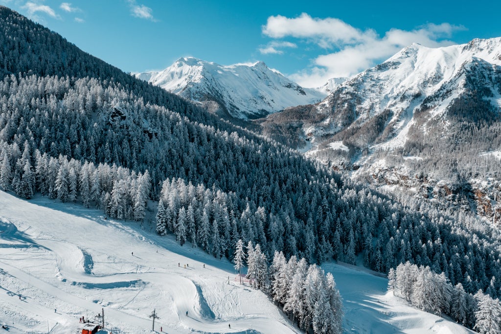 Les Orres_Ski Slope and Mountain Views_(c): Willy Camus