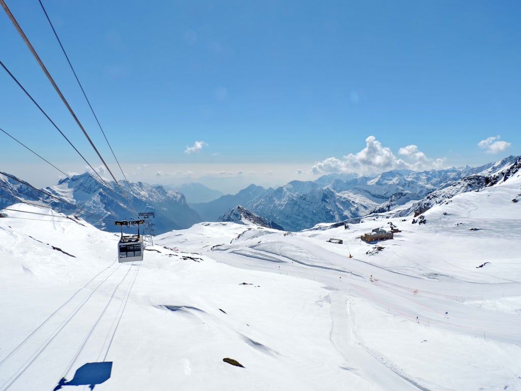 ski-monterosa-beautiful-sunny-day-april