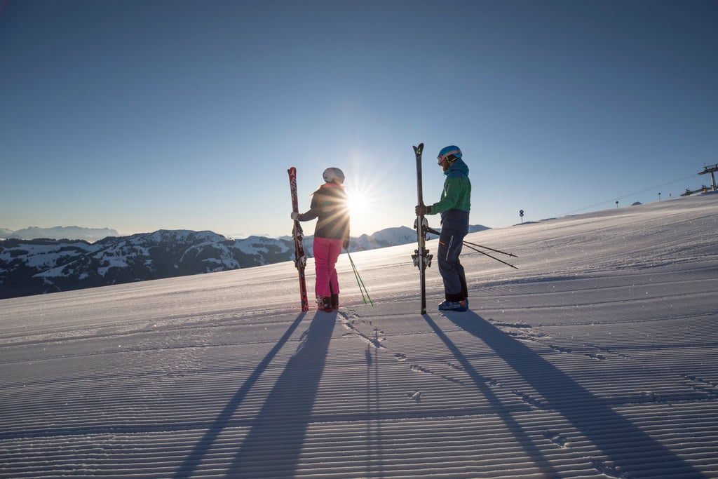 First Line Skiing Skipaar auf Piste Winter Ski Juwel Alpbachtal Wildschoenau Alpbachtal Tourismus Foto Shootandstyle Hannes Sautner Alpbachtal Tourismus shootandstyle.com Alpbach