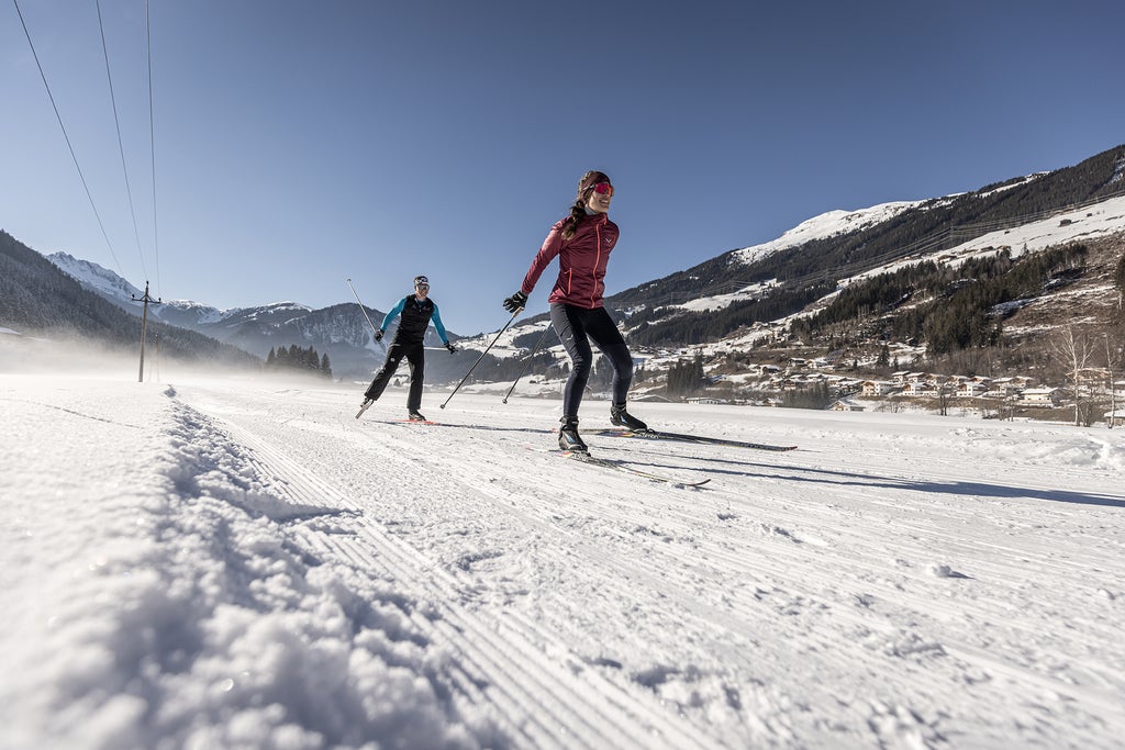 Zell am Ziller_Couple Cross Country Ski_(c): Zillertal Arena