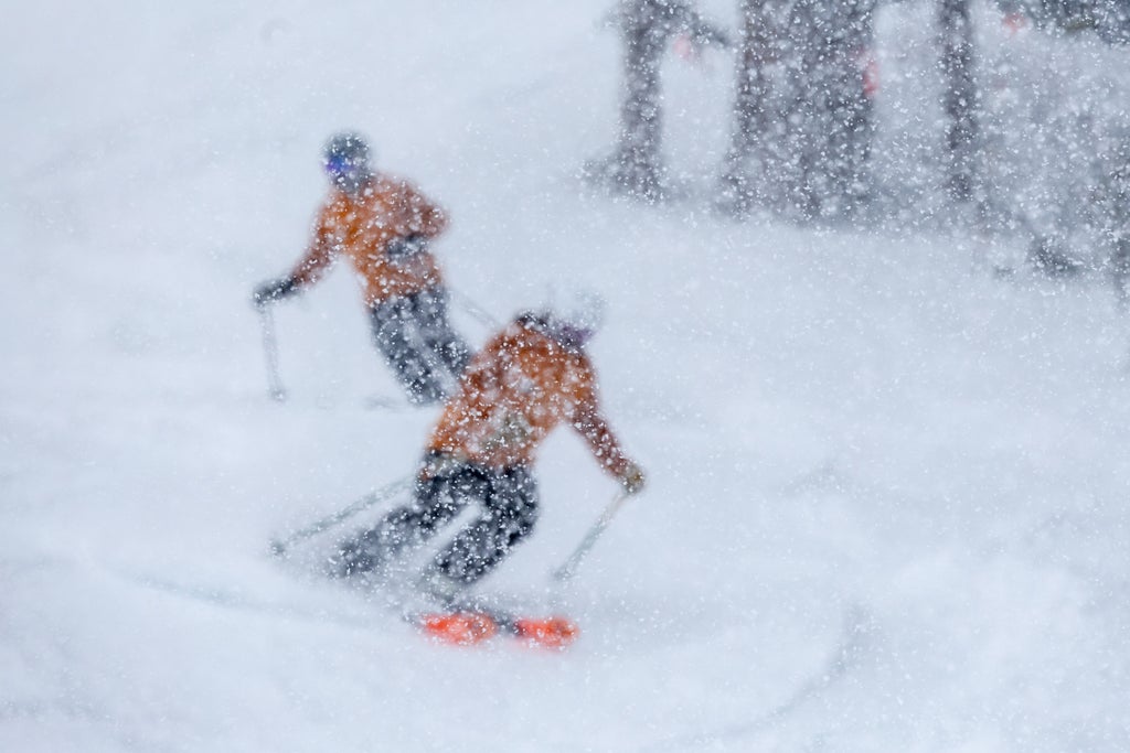 Alta Ski Area_Snowfall_Skiers Blurred View_(c): John Schafer
