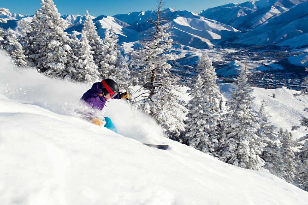 Sun Valley_BluebirdSkiing_(c): Sun Valley Resort Photographer: © Hillary Maybery