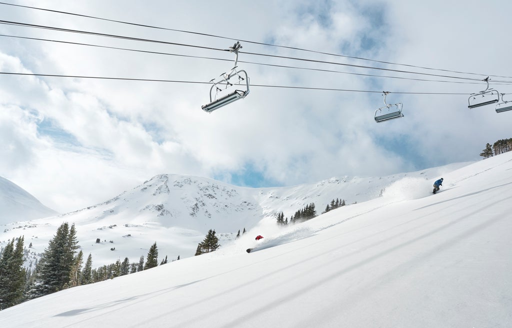 Breckenridge_Peak 6_Chairlift_Powder_(c): Vail Resorts -- All rights reserved.