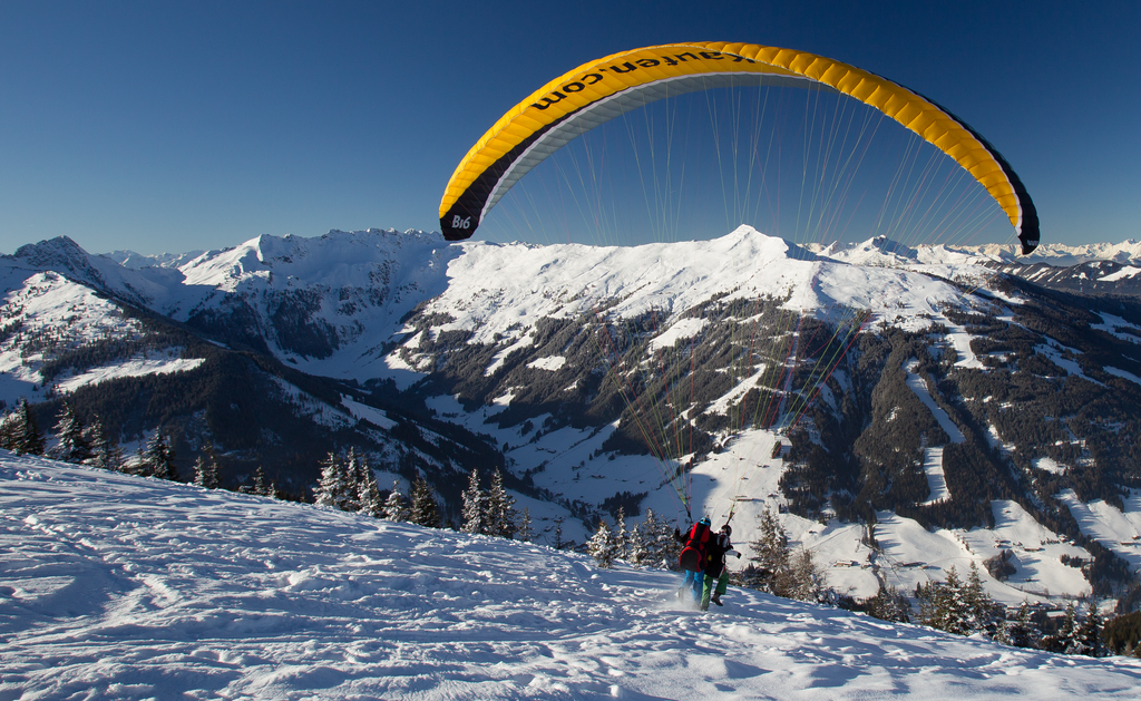 Alpbach_Winter Paragliding_(c): Ski Juwel Alpbachtal Wildschönau / Stefan Gruber